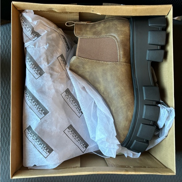 Womens boots - Picture 4 of 5